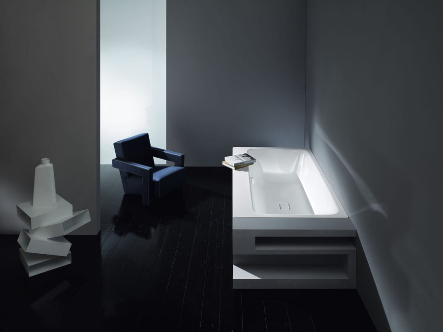 Asymmetric Duo Built in Bathtub