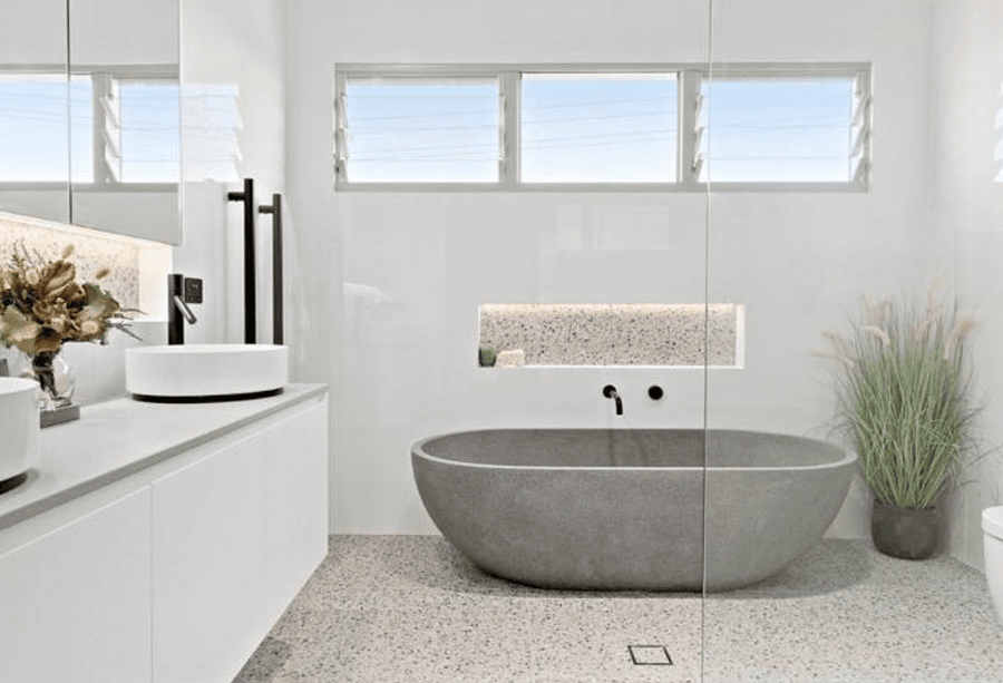 Ryese freestanding bathtub