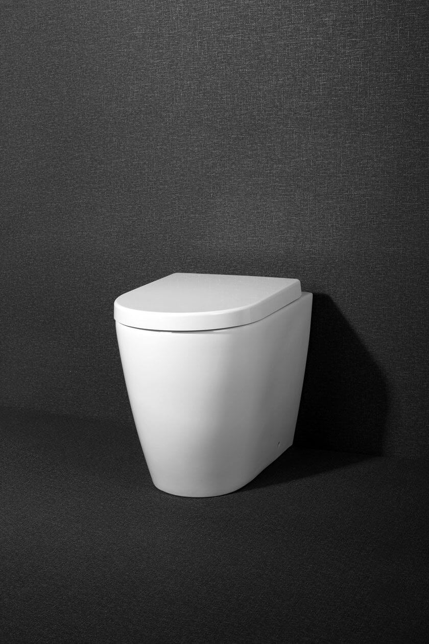 Narva Rimless Wall Faced Pan
