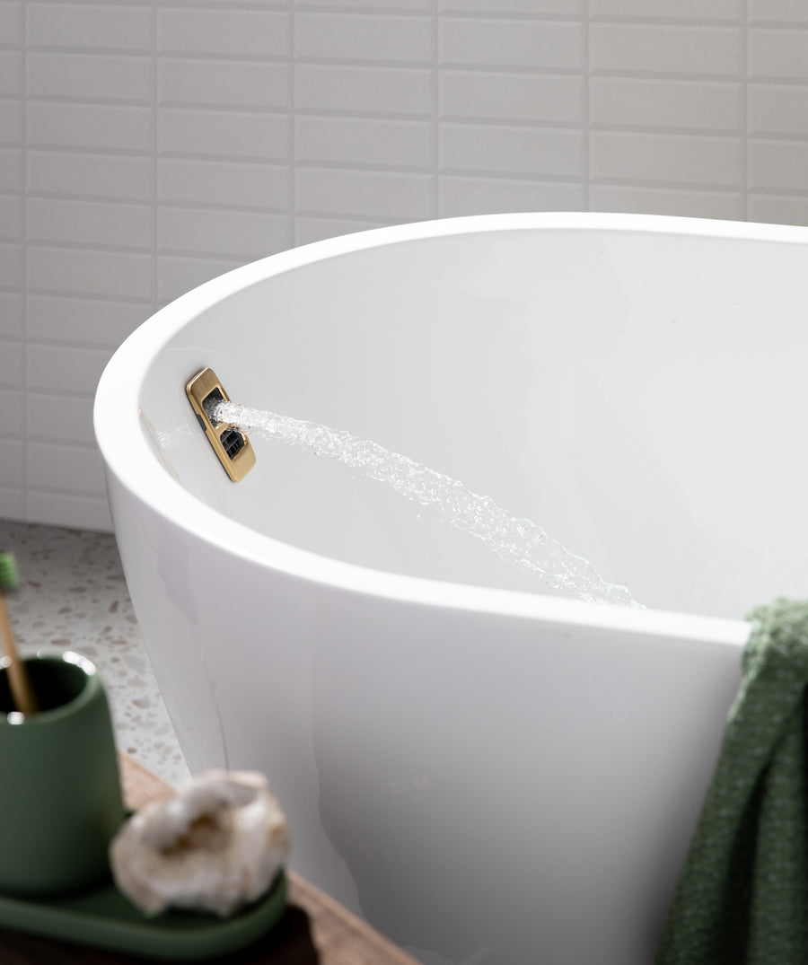 Limni 101 freestanding bath with Smartfill system