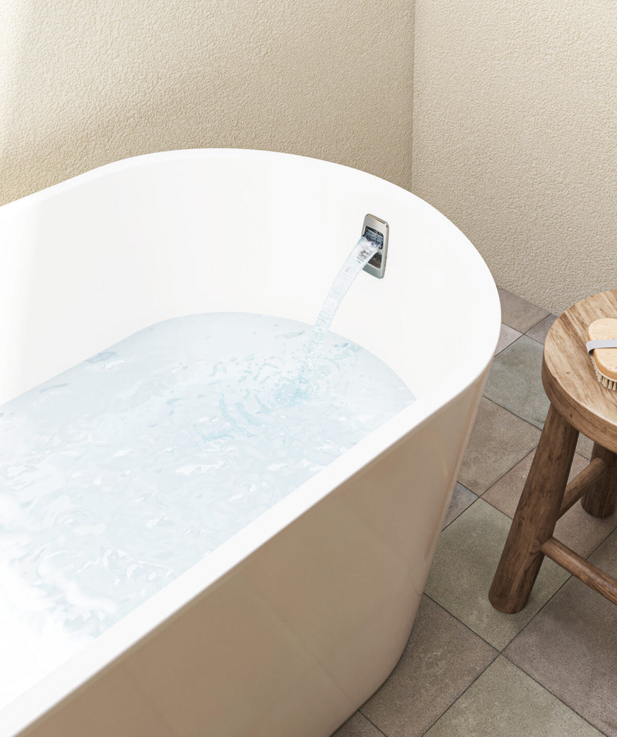 Limni 101 freestanding bath with Smartfill system